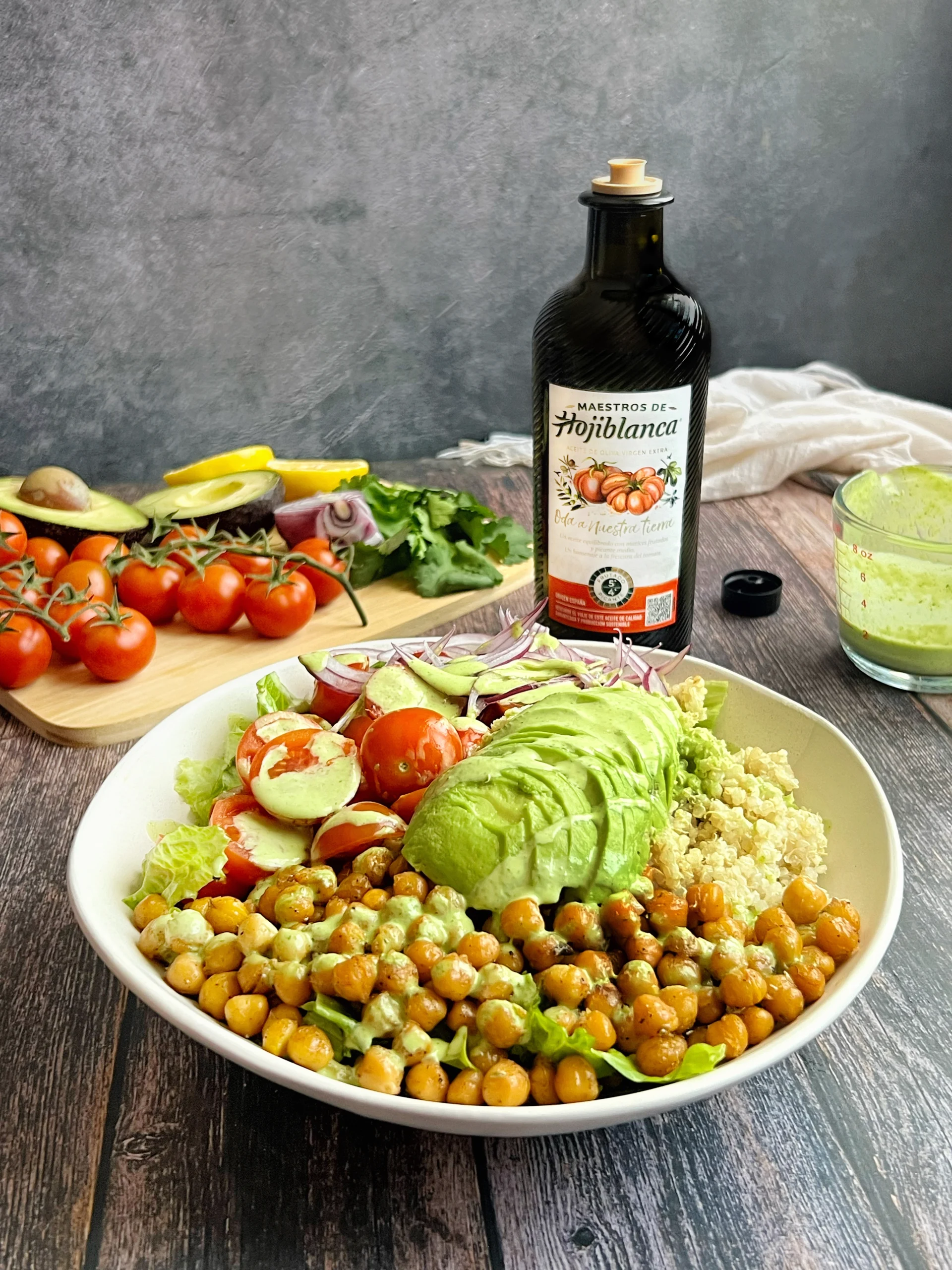 Ensalada con Quinoa, Aguacate y Garbanzos Asados