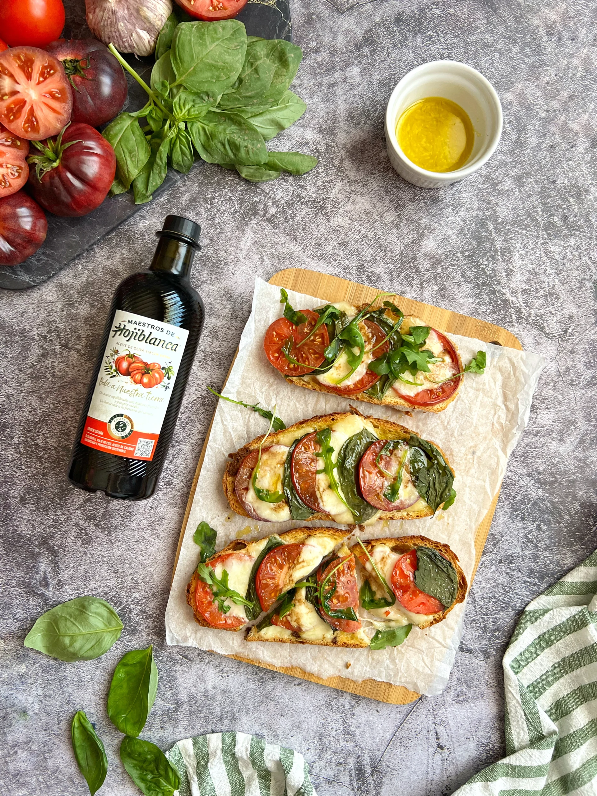 Tostas de Pan con Tomate y Mozzarella
